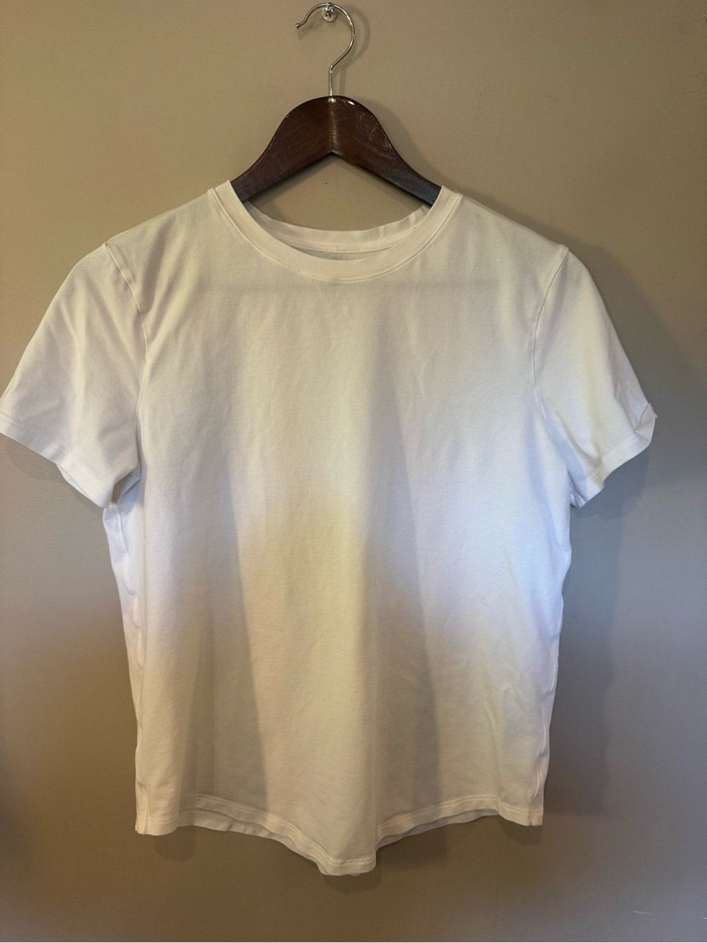 lululemon athletica Women's White Short Sleeve Crew Tee - Picture 2 of 6